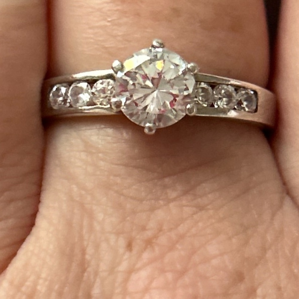 Elegant .925 Silver Ring with CZ Stones